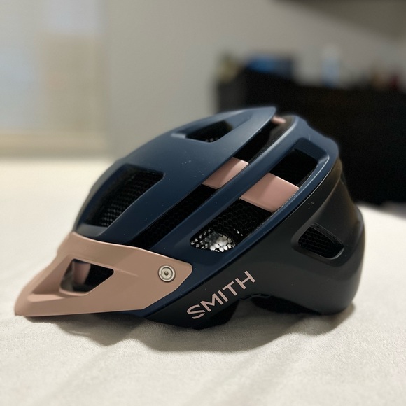 Smith Optics Other - Women’s Smith Forefront 2 MIPS Bike Helmet - Size M
